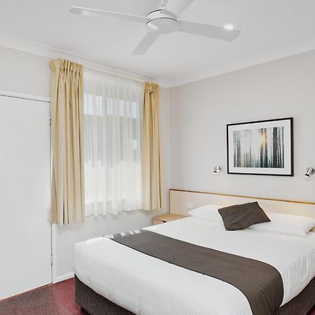 Wingham Motel Bagian luar foto