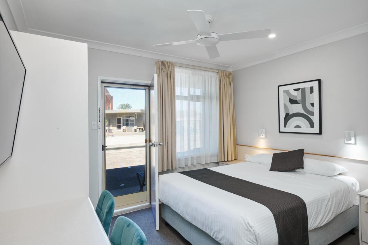 Wingham Motel Bagian luar foto
