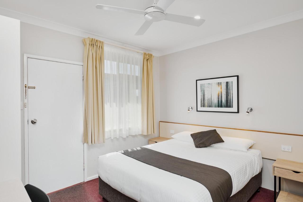 Wingham Motel Bagian luar foto