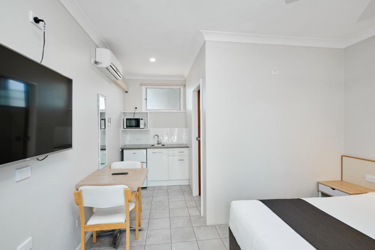 Wingham Motel Bagian luar foto