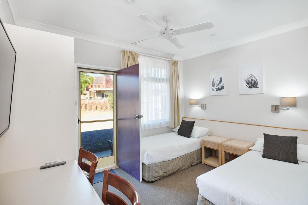 Wingham Motel Bagian luar foto