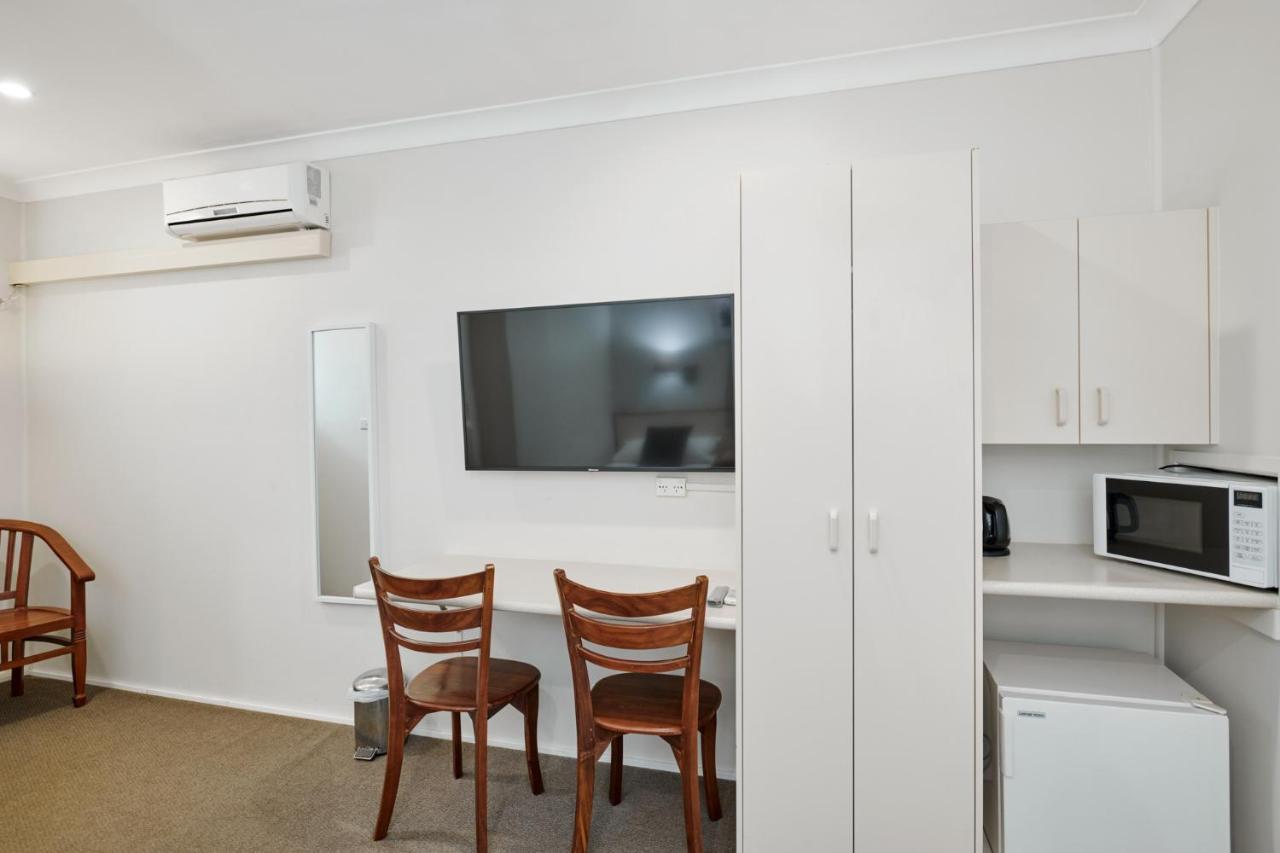 Wingham Motel Bagian luar foto