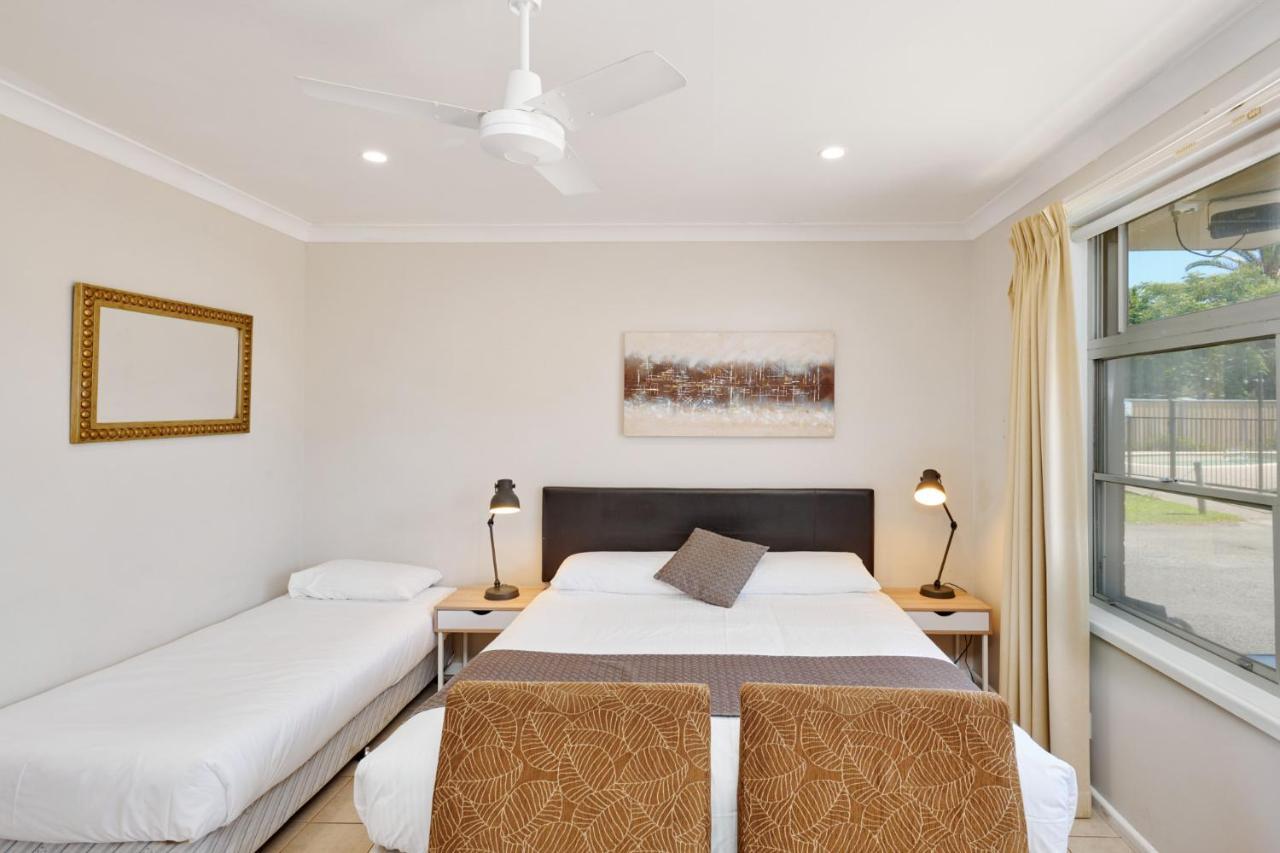 Wingham Motel Bagian luar foto
