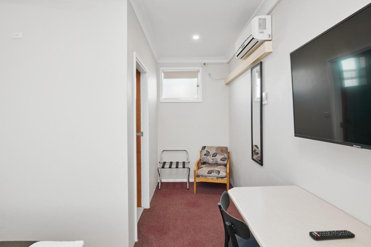 Wingham Motel Bagian luar foto