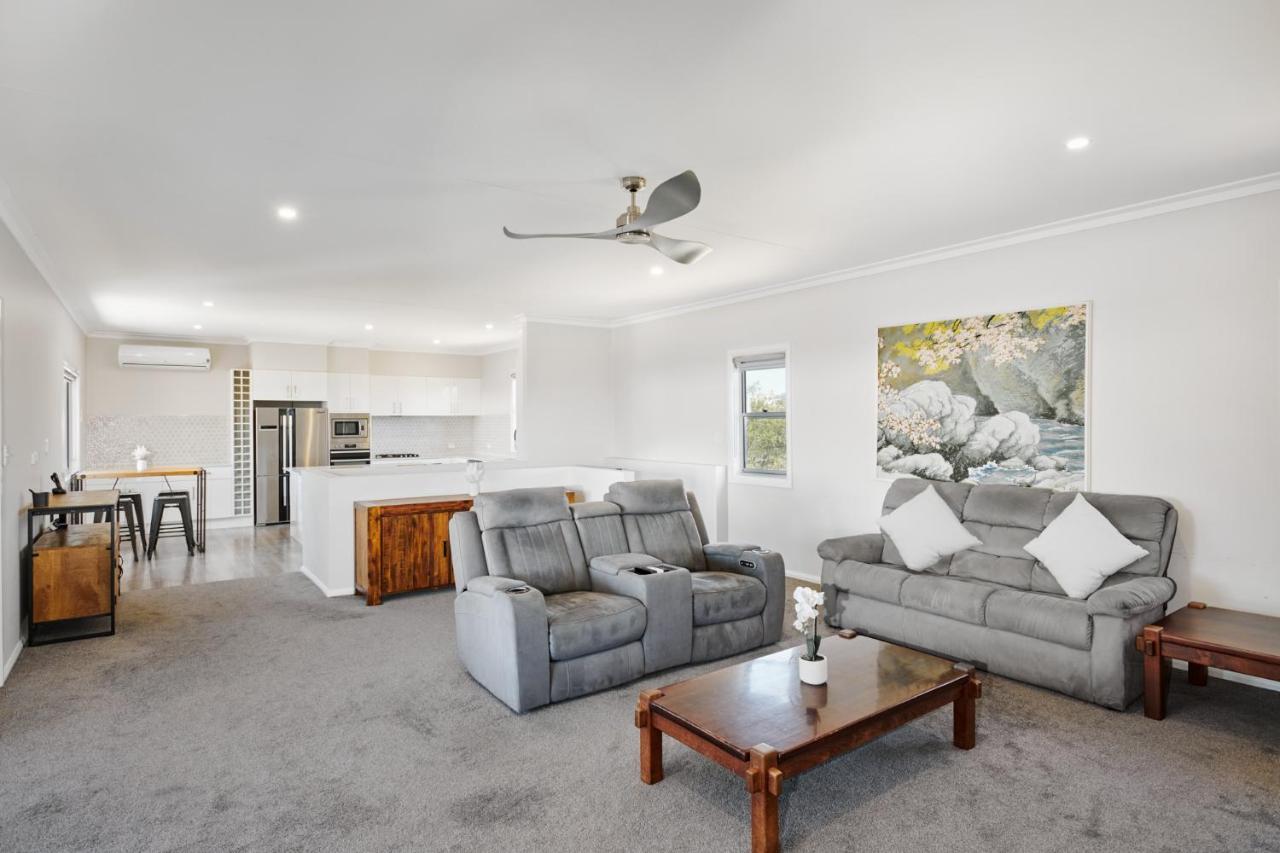 Wingham Motel Bagian luar foto