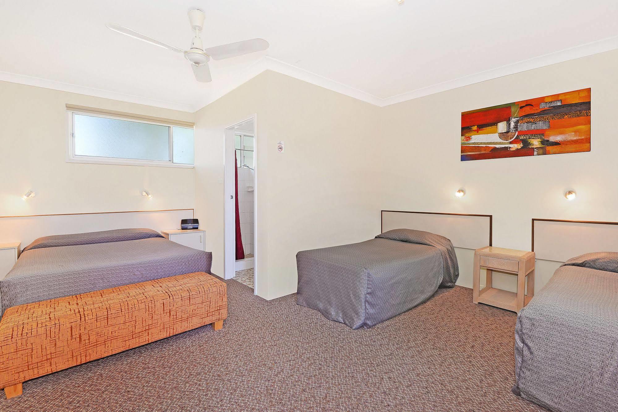 Wingham Motel Bagian luar foto